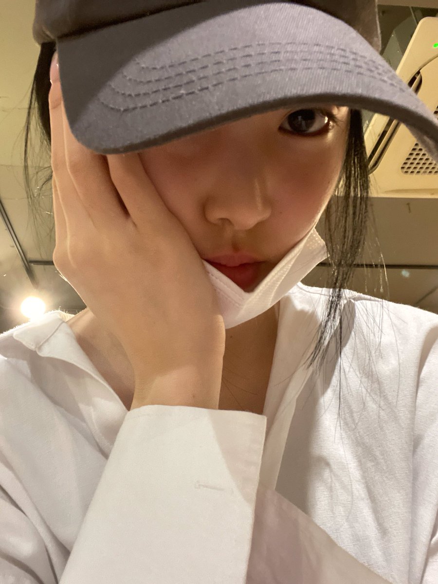 yujugcfs's tweet photo. miss choi yuna i know you're onto something ☝🏻 https://t.co/6xuI3um3kb
