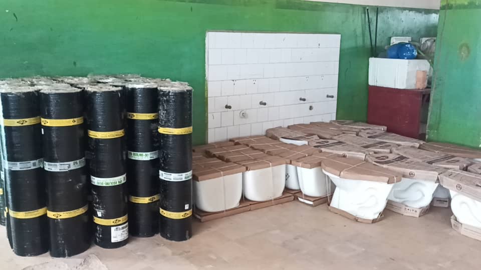 HilciasNeptali's tweet photo. #GestiónImparable || En la Escuela "República de Haití" de #Carúpano se han iniciado los trabajos de rehabilitación de este centro educativo con la entrega de materiales a través de las Bricomiles. 

@GPintoVzla
#SucreConMaduro 
#EnVzlaCelacEsCiencia 
#Sucre https://t.co/twR0oKCInY