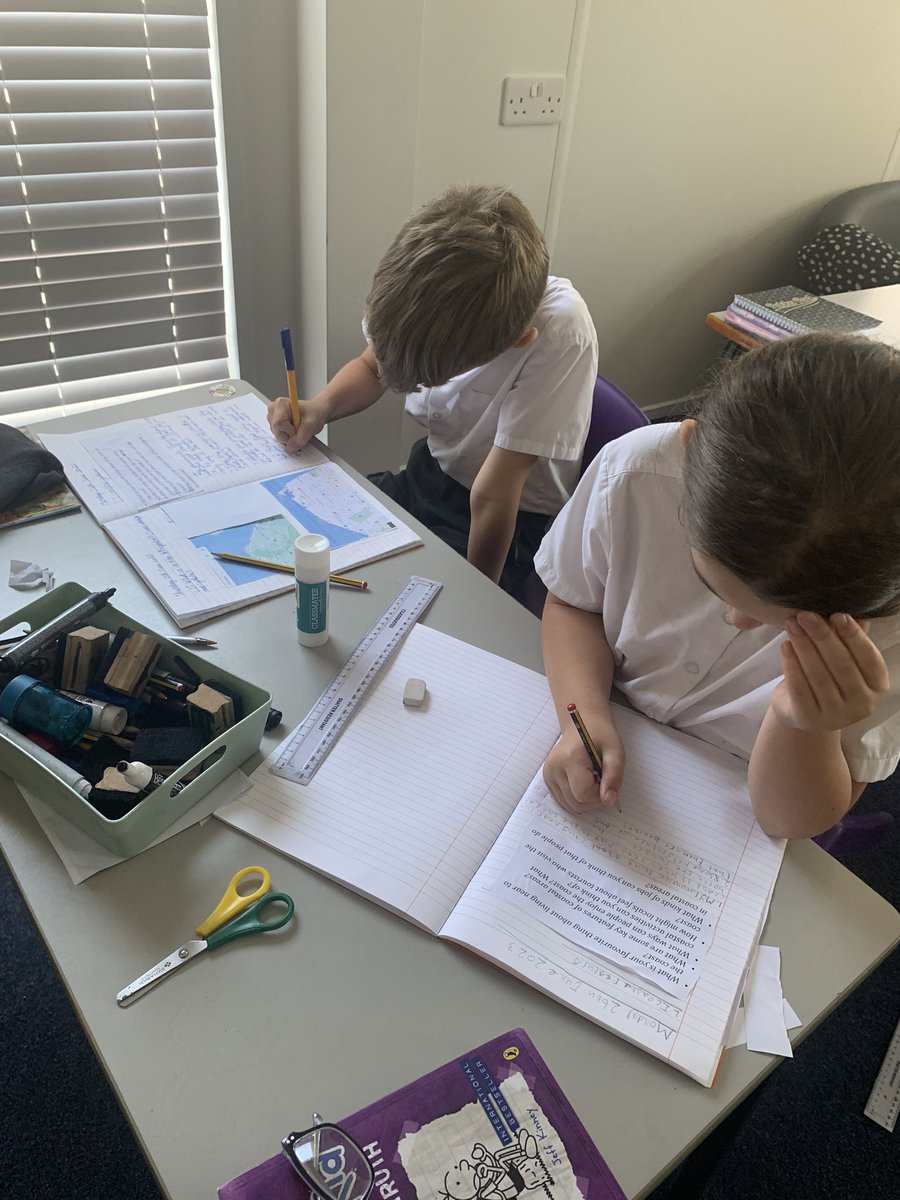 CCMPrimary's tweet image. We are enjoying a Geography day today in y4. We are learning about coastal features and what it’s like to live near New Brighton. 🌊⛱️☀️🐚 #geographyrocks #livingneartothecoast