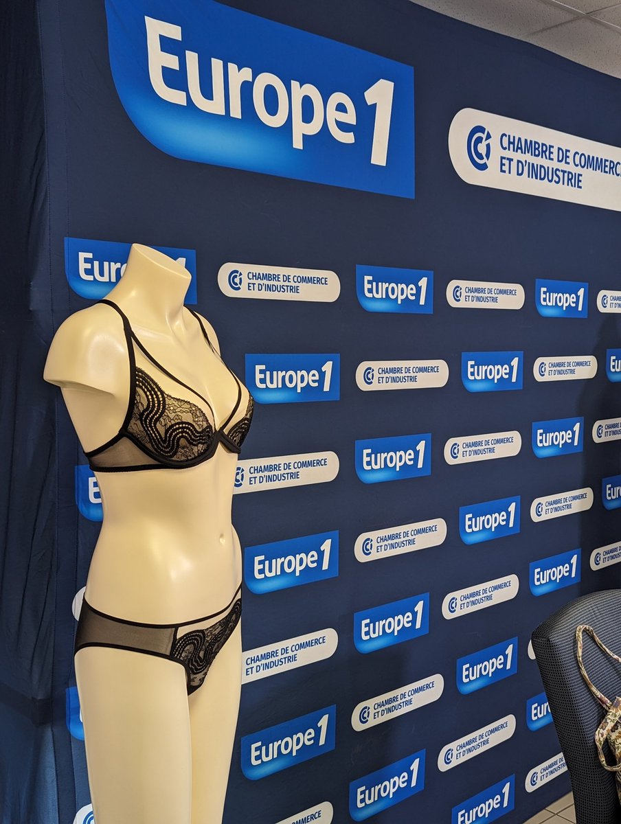 🔵 @FanyRuin est à #Chantelle pour l’émission de #LaFranceBouge @Europe1 sur l’#industrie du textile. Rdv à 13h 🕐 avec @EAssayag . #CCI @Economie_Gouv @CCIAmiens