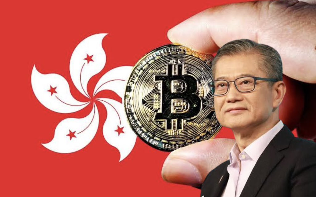 CryptoKingKeyur's tweet photo. BREAKING: 🇭🇰 Hong Kong’s largest bank, HSBC, will offer #Bitcoin and #Ethereum ETFs to customers 🔥

#Crypto is breaking barriers and going mainstream faster than ever 🚀 https://t.co/p3w9qLP0xf