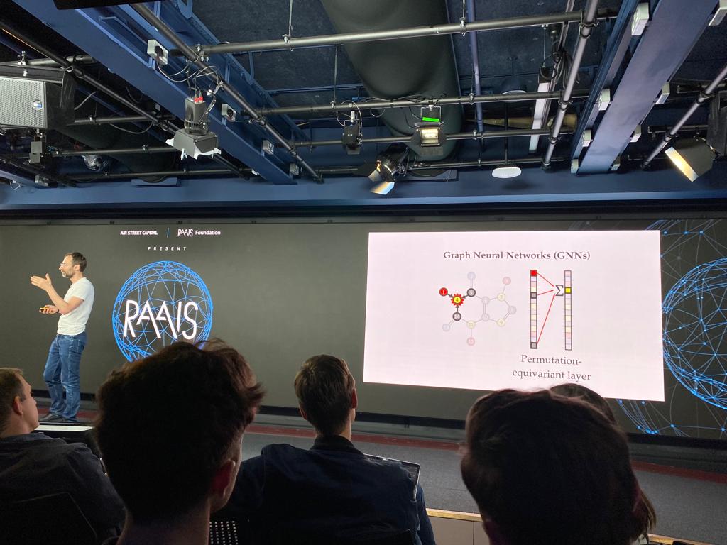 MJcomp86's tweet photo. Great talk by @mmbronstein on Graph neural networks and message passing architectures and their unique characteristic used for protein design.   

If you think GNNs are only used in recommender and social network systems, you might be wrong.. https://t.co/J1TosyIObr