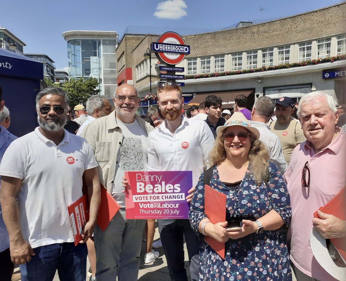 Our volunteers out in the heat this weekend and working hard in Uxbridge and South Ruislip with @DannyBeales 🌹