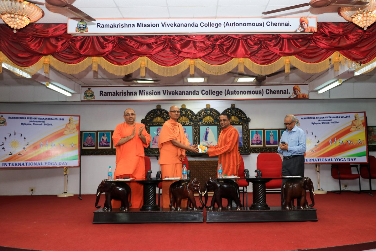 viveka1946's tweet photo. International Yoga Day 2023!
#YogaDay #SwamiVivekananda #rkmvc #Chennai https://t.co/LmA89tIDxy