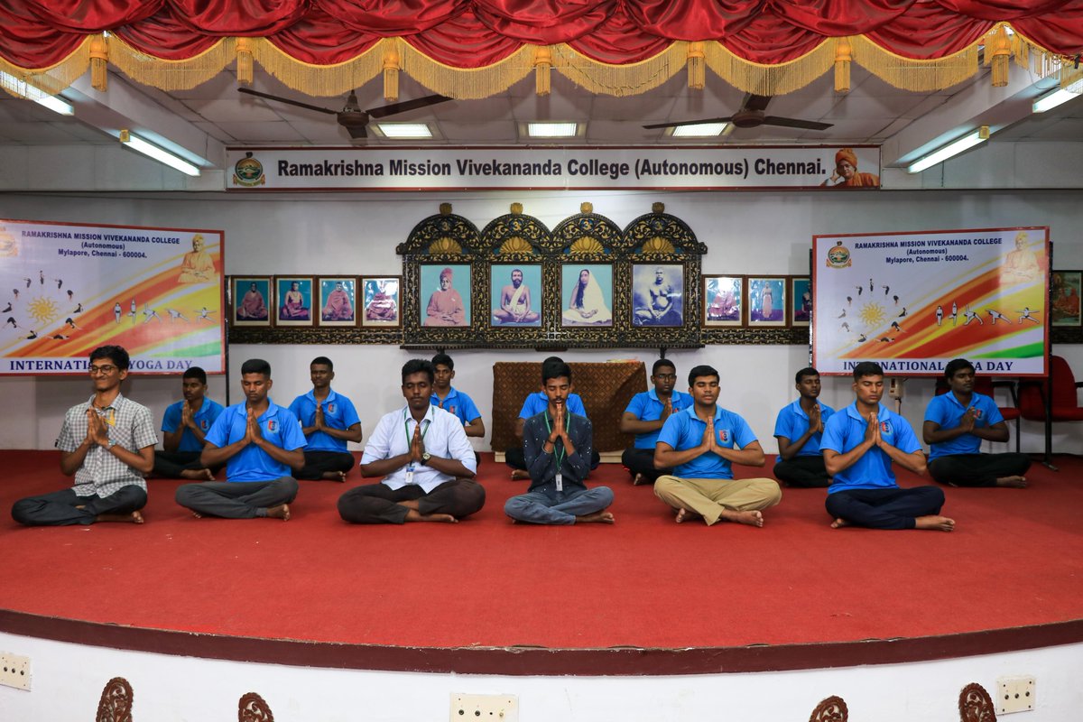 viveka1946's tweet photo. International Yoga Day 2023!
#YogaDay #SwamiVivekananda #rkmvc #Chennai https://t.co/LmA89tIDxy