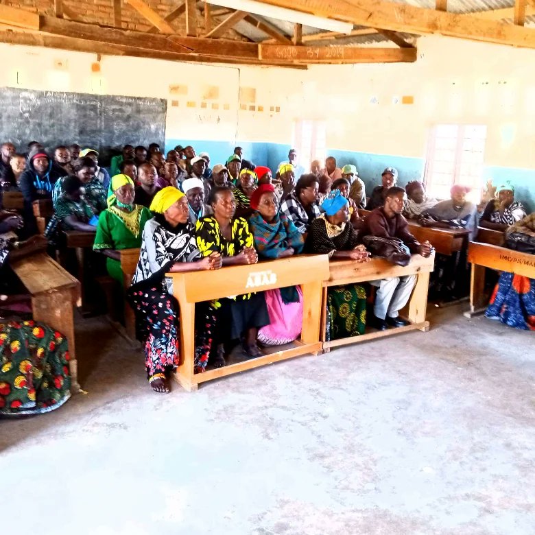 Tehamaccmiringa's tweet photo. KATIBU WA CHAMA CHA MAPINDUZI WILAYA YA IRINGA  MJINI NDUGU BORA HASSAN NGARABA LEO JUNI 26 AMEKUTANA NA VIONGOZI WA MASHINA,MATAWI, NA KATA WA KANDA YA  RUAHA (Ikijumuisha kata ya Ruaha, Kitwiru na Igumbilo) https://t.co/ldRSSOfNUV