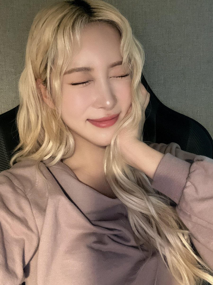 [#우주소녀 #다영]
그동안 딘뮤하 가족분들과 우정분들과 함께한 월요일 11시 30분!❤ 잊지못할거예요❤
이제 매주 월요일 11시 30분만 되면 딘뮤하 가족분들이 그리울거예요~~!🥹❤ 
그동안 예뻐해주셔서 감사합니다~!! 
다음에 또만나요!😆❤
#WJSN #DAYOUNG