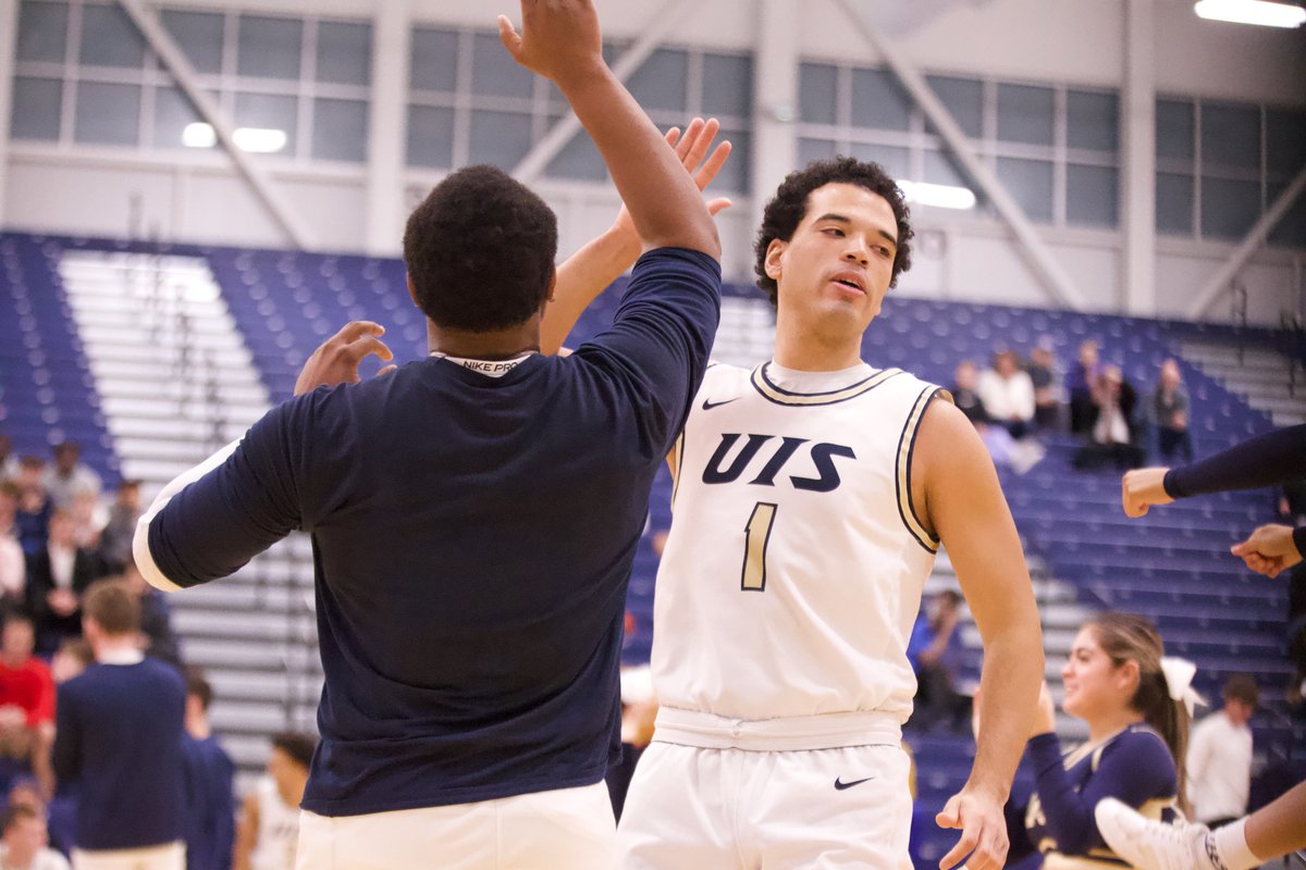 Congrats to <a href="/UISHoops/">UIS Basketball</a> alum Michael Wright <a href="/akasticks123/">Michael Wright 🏹</a>  finished as the top ranked player in <a href="/EurobasketNews/">Eurobasket</a> camp in Chicago! wclbasketball.com/2022/08/28/chi…