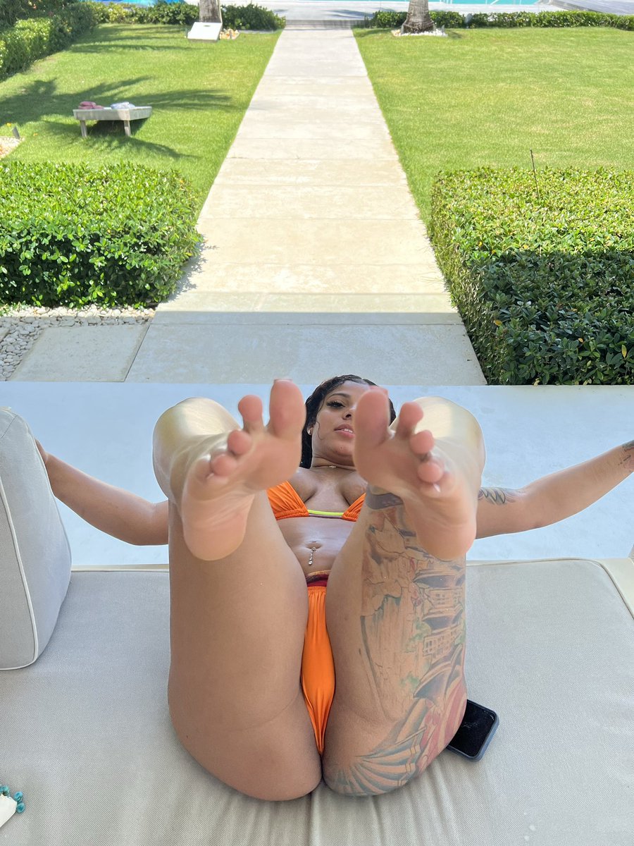 beach or pool? ⛱️