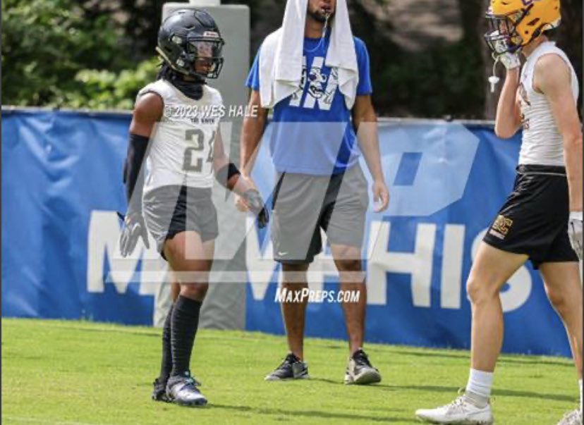 iamjoshwalls's tweet photo. Opportunity is the air, therefore my time is coming!!! #underdog #refusetobedenied
@SaulsberrySr @CSmithScout @AL_Recruiting @WhitehavenTiger https://t.co/8pPdfIxXV1