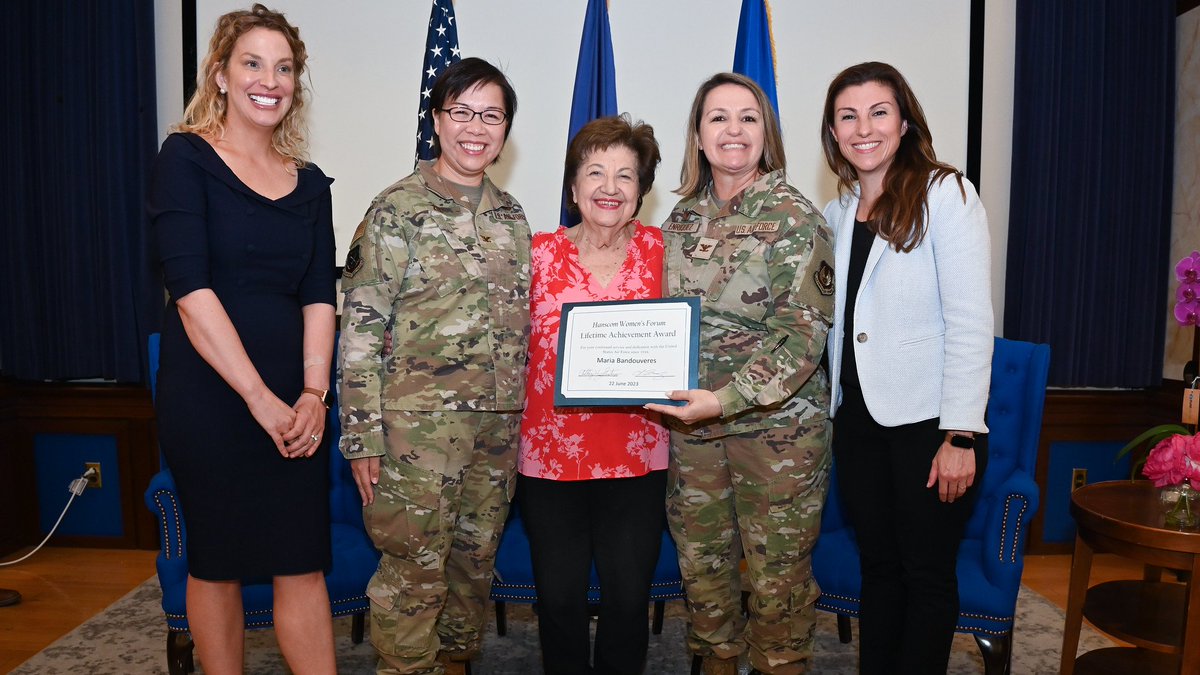 #ICYMI: #HanscomAFB officials recently held a ceremony to honor Maria Bandouveres for surpassing 79 years of government service (and continuing). Read about her amazing career at: hanscom.af.mil/News/Article-D… @usairforce @HQ_AFMC @AFLCMCofficial @MAMilitaryTF @AFCareers