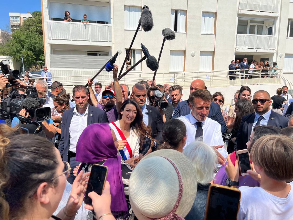 Sabrina Agresti-Roubache (@sabrinaroubache) on Twitter photo Très honorée et fière d’accueillir le Président de la République <a href="/EmmanuelMacron/">Emmanuel Macron</a> aujourd’hui sur ma circonscription aux Campanules. Les habitants de ce quartier sont un véritable modèle de résilience.
Merci aux Marseillais pour l’accueil très chaleureux qu’ils nous ont réservé. Très honorée et fière d’accueillir le Président de la République <a href="/EmmanuelMacron/">Emmanuel Macron</a> aujourd’hui sur ma circonscription aux Campanules. Les habitants de ce quartier sont un véritable modèle de résilience.
Merci aux Marseillais pour l’accueil très chaleureux qu’ils nous ont réservé.