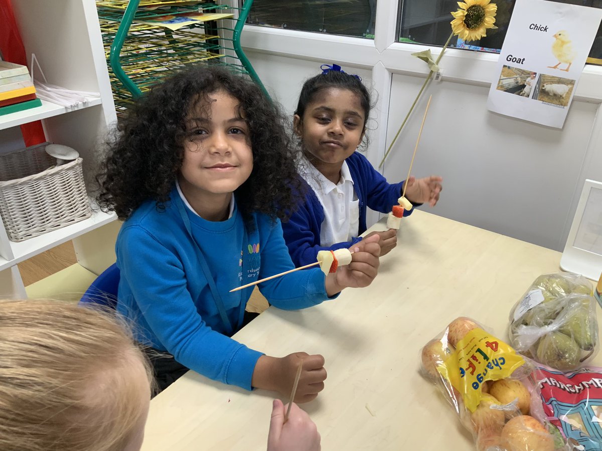 rdpsreception's tweet photo. Reception children demonstrated their entrepreneurial skills last week. We raised £42 for our class! Discussions are on going to decide what we will spend our money on #rdpsbutterflies #enterpriseweek #fiverchallenge https://t.co/YhDMKpjq5q