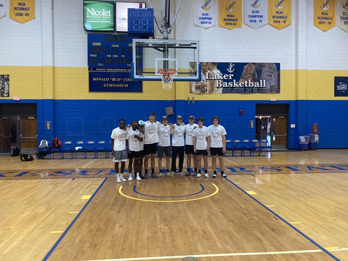 CBlaskohoop1's tweet photo. Shamrock Basketball had a great time at Lake Superior State Univ team camp! Tough competition, valuable experience and team bonding gained! Thanks to @CoachHettinga and staff for putting this on! https://t.co/v6gKvFdrRX