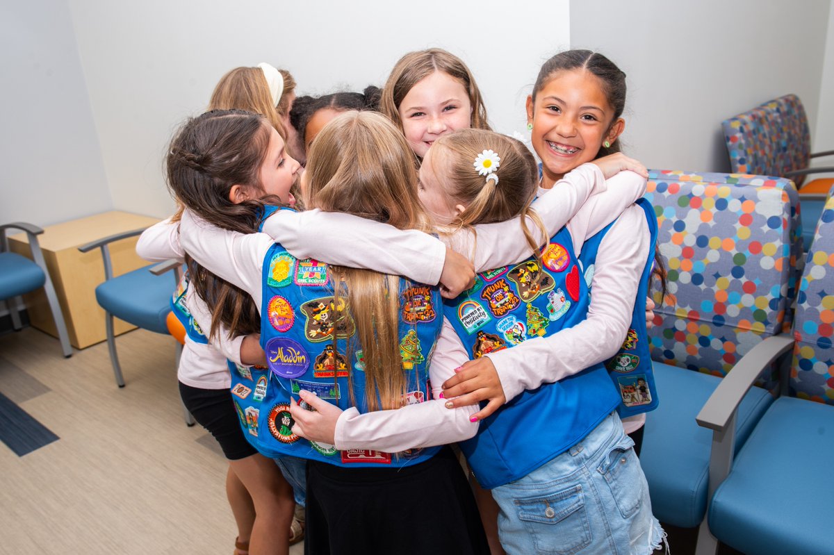 StonyBrookMed's tweet image. Eight @girlscouts from Daisy Troop 1856 helped #StonyBrook Children’s make the first day of our new #LakeGrove Advanced #Pediatric Care office even more special! 💗 bit.ly/44cu14c #PayItForward #Kindness #GirlScouts