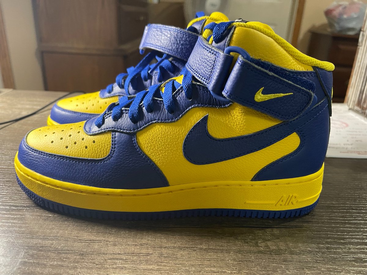 👀👀 Gameday kicks have arrived! 〽️💙💛 #AirForceOnes