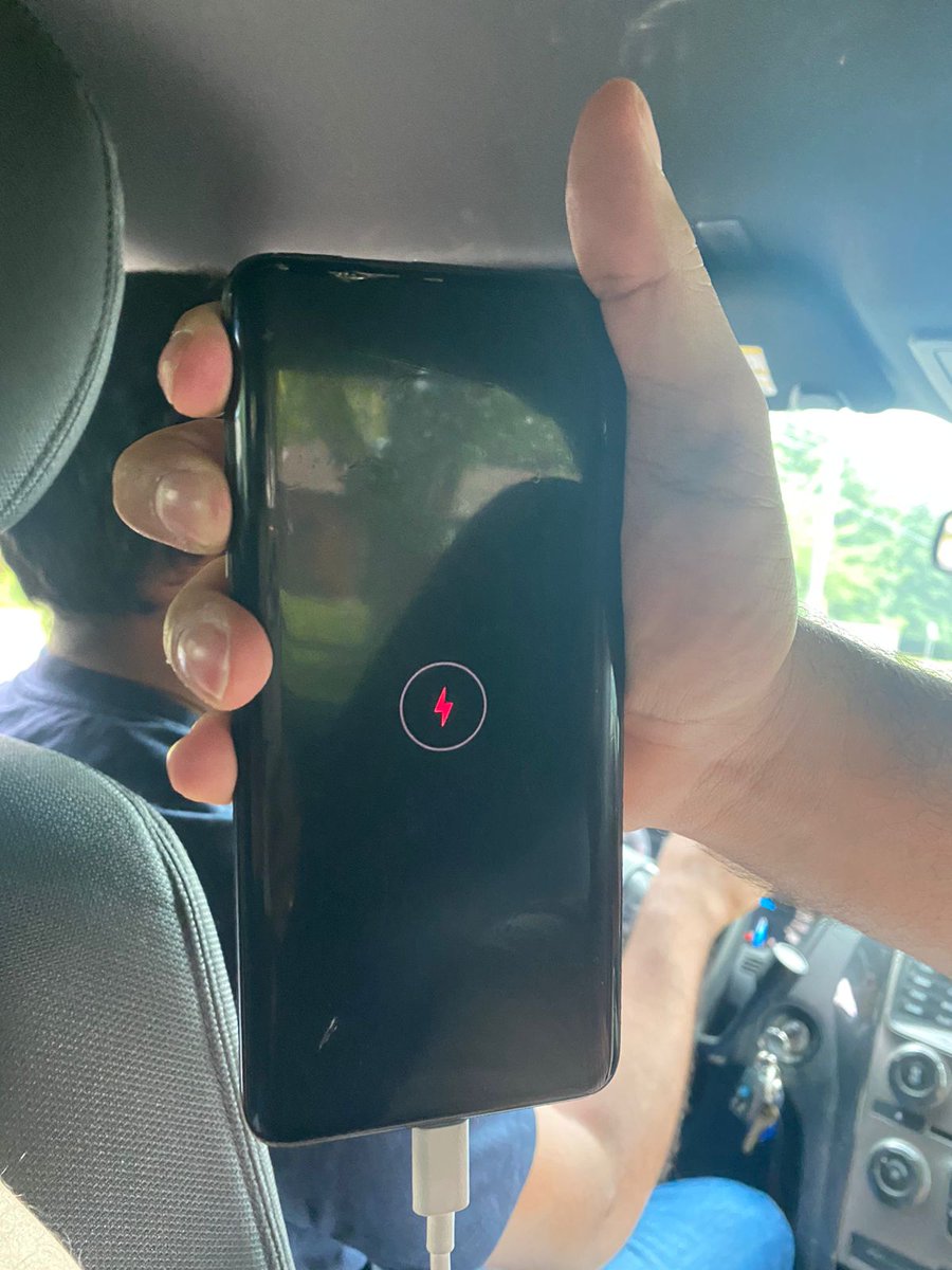 isabat09's tweet image. @OnePlus_USA Hi My Oneplus 7 Pro is stuck at this red lighting bolt. This happened after the Android 12 Update. This is a similar issue in Oppo devices. Please help resolve this issue. #Oneplus #Oneplus7Pro #OPPO