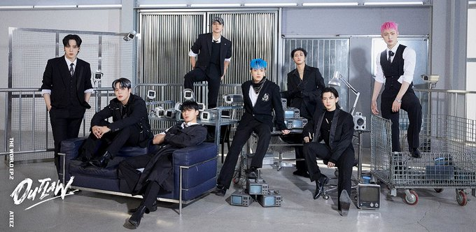 HanteoNews's tweet photo. [Initial Chodong Record] ATEEZ, Surpasses 1,520,000 Copies of Initial Chodong… Achieves Career-High (Hanteo Chart Official)

#ATEEZ #BOUNCY #OUTLAW #HanteoChart #First_Week_Sales @ATEEZofficial

Full Article 🔗https://t.co/1kG1r3GSjR https://t.co/mg0qrQkYSn