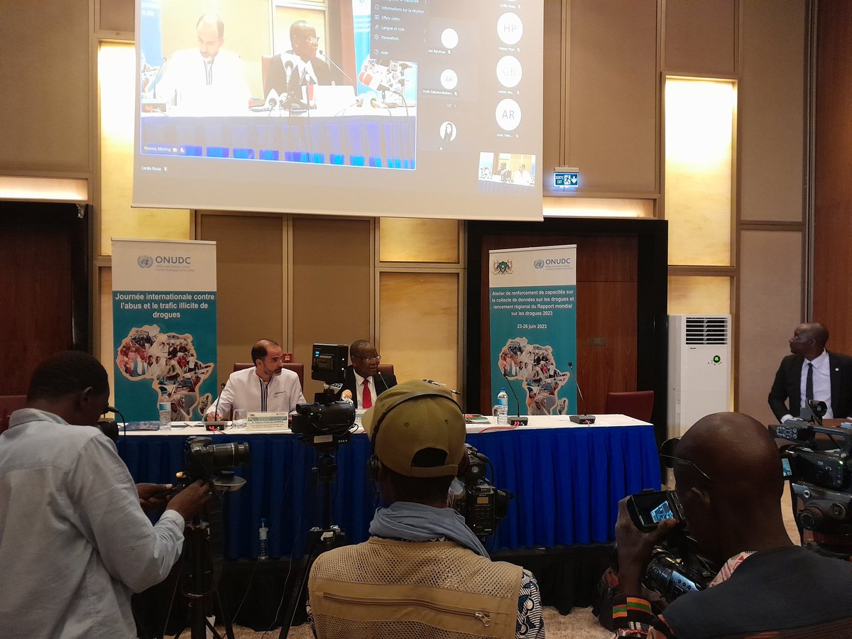 FrancoisPatuel's tweet image. #WorldDrugReport: "Les groupes armés sont directement impliqués dans le trafic de drogue au Sahel. Grâce à ces financements, ils achètent des armes et s'affrontent pour le contrôle des routes." Ministre de l'intérieur du @cabinetPMNiger @UNODC_WCAfrica 

unodc.org/unodc/en/commi…