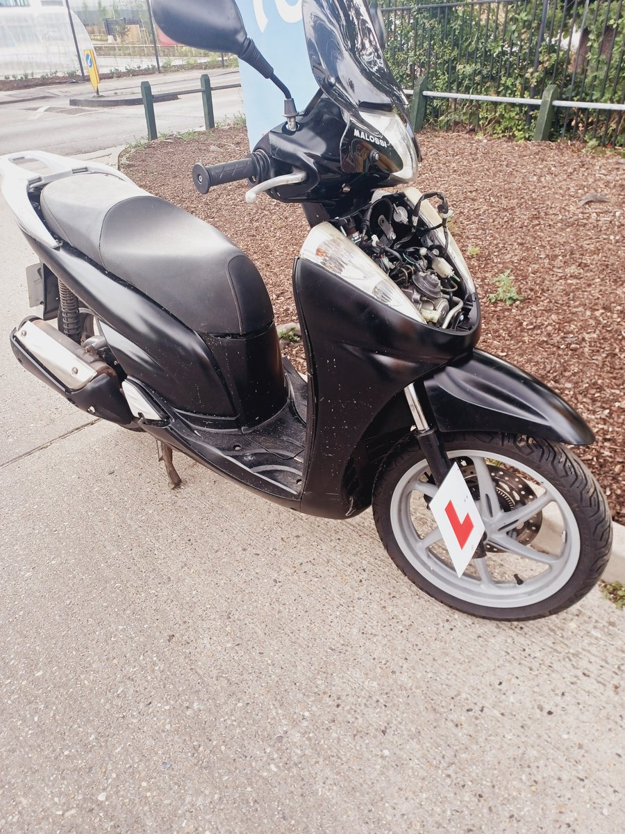 The team patrolled Mitcham Common this afternoon and came across yet another stolen moped. Recovered to the pound. #safermerton #saferneighbourhoods #pollardshill