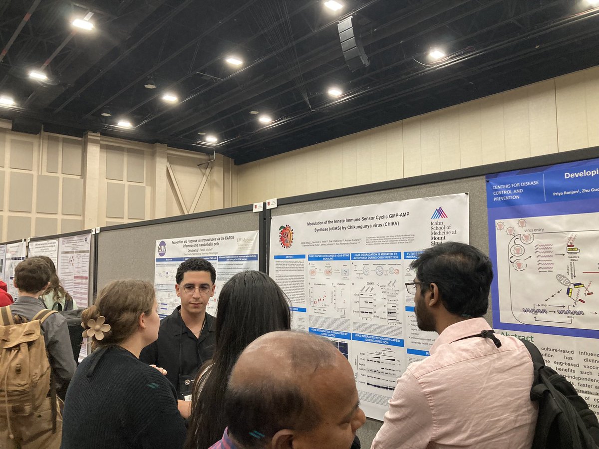 Very proud mentor moment seeing PhD students in my lab: @EvaChebishev  and @JeuryVeloz rocking it at the @AmerSocVirol poster sessions yesterday! @GradSchoolSinai @IcahnMountSinai  
#ProudMentor