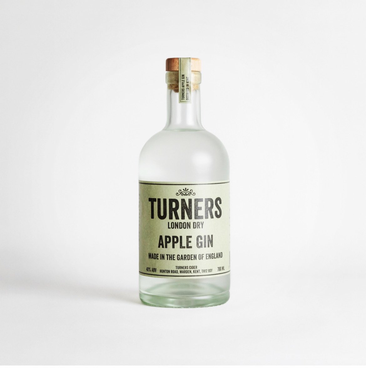 Proud to introduce our brand new product…Turners Apple Gin 🍏🍸 It’s a stunning artisan London dry gin with apple cider botanicals. Aroma and taste of fresh apple. Available now on our webshop link below 👇 #turnersapplegin #artisangin #gin #gintonic turnerscider.co.uk/product/turner…