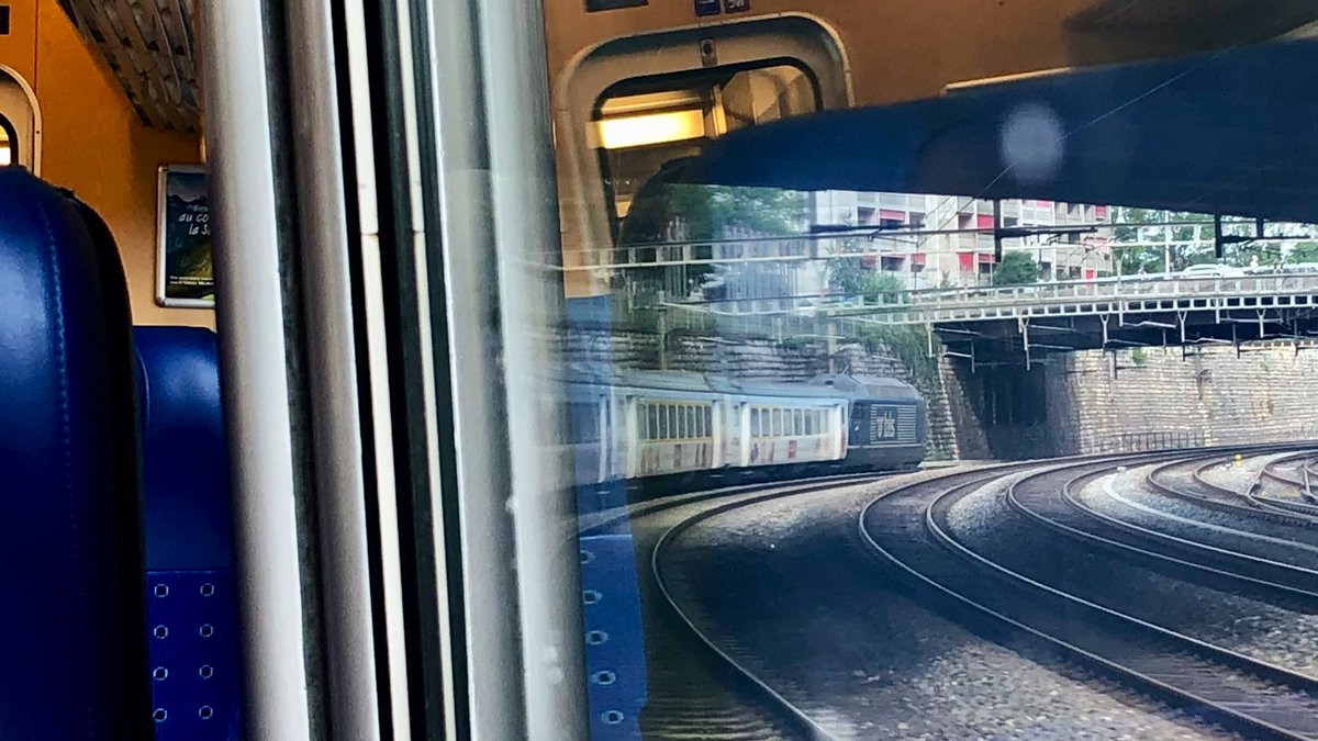 AndreasWiede's tweet photo. La Chaux-de-Fonds🇨🇭to Bern on a #BLS regional service in June 2018: the push-pull trainset is in “Kambly livery” - a popular cookie brand in Switzerland. The cars are of the “EW III” type, originally built for the #SwissExpress in the 1970s - the best Intercity trains back then. https://t.co/pVgUT9Rrrs