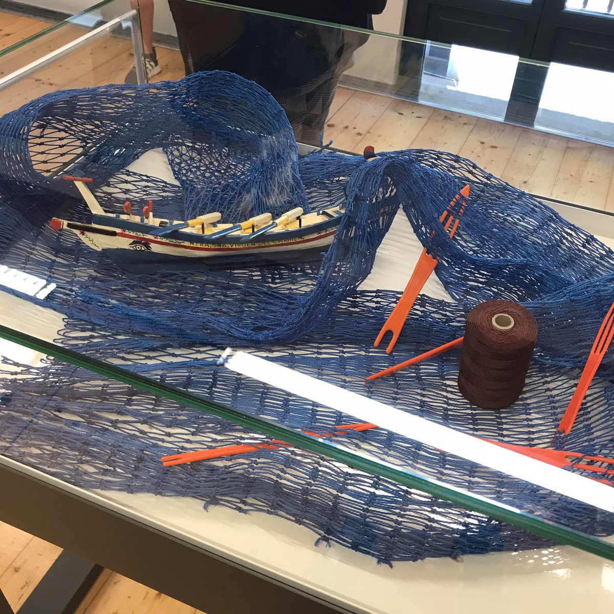 JCarbonellS's tweet photo. Ja hem acabat el projecte #memòriadelmoll amb l’alumnat de 3ESO de l’@INSJoanSalvat. Molt contents de fer memòria i reivindicar la pesca de pròximitat a la Casa de la Barceloneta. El vídeo, una joia! https://t.co/SD6SHg2fbd https://t.co/NLV78Qs5gk