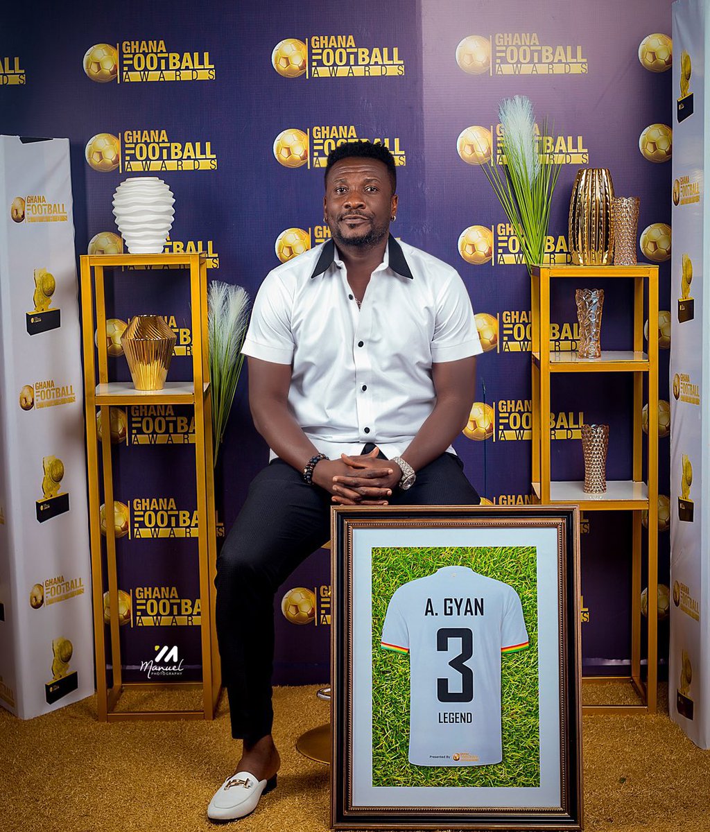 UTDFrederick's tweet photo. Baby Jet Asamoah Gyan soars to new heights as he is bestowed with a legendary award at the prestigious 2023 Ghana Football Awards. A well-deserved honor for a true football icon. ⚽🏆 https://t.co/pYECDYbWgD