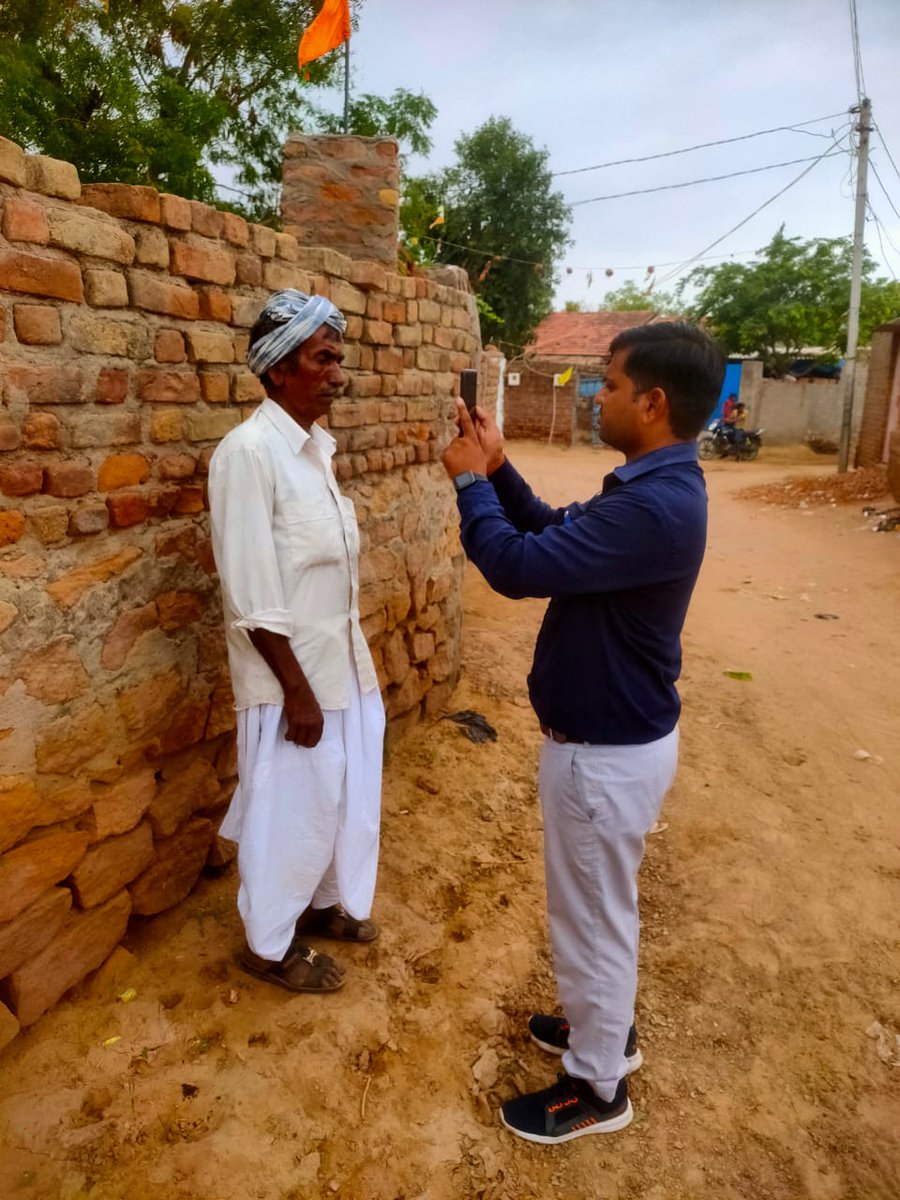 MukeshR99640428's tweet photo. આજ રોજ પાટણ ગ્રામસેવક મિત્રો દ્વારા પીએમ કિસાન યોજનામાં ઘરે ઘરે જઈને લાભાર્થીને Ekyc કરવામાં આવ્યું .....
@PMOIndia ,@CMOGuj @GujAgriDept @CollectorPatan @DDO_PATAN @Guj_Gramsevak @patangsmandal @RaghavjiPatel https://t.co/YQHlSLtOYF