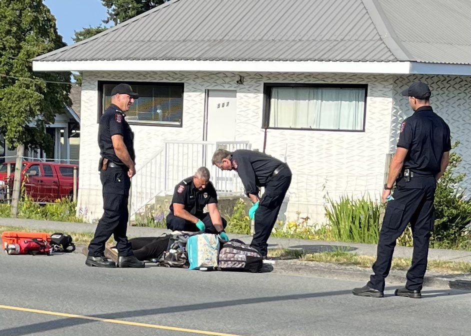 The scene on a sleepy street, South Nanaimo last night.

Woman splayed out mostly dead on road. Fire, ambulance attends.

Rouses her with naloxone, she refuses medical care. Gets up, makes 10m and collapses. Police are called.

She is obviously unable to care for herself.