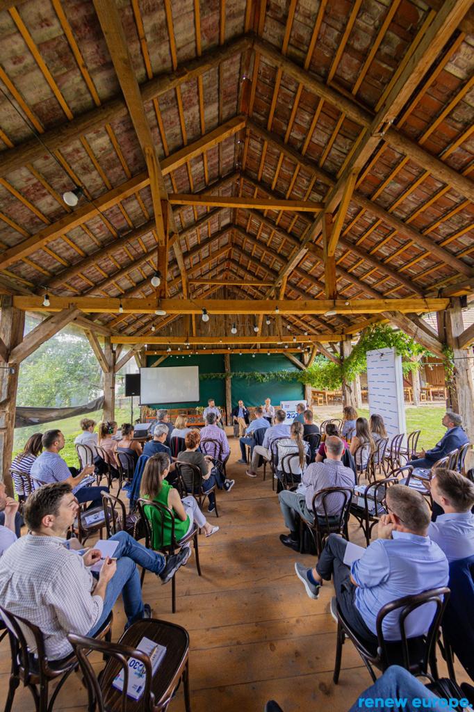 Dacian Cioloş (@ciolosdacian) on Twitter photo Recent crises indicate that 🇪🇺 agri policies must be rebuilt on stronger foundations. This is why today & tomorrow I invited more than 60 young farmers, experts, NGOs & elected officials to Cincșor, 🇷🇴. Together, we will discuss the future of the #CAP <a href="/EUAgri/">EU Agriculture🌱</a> <a href="/jwojc/">Janusz Wojciechowski</a> Recent crises indicate that 🇪🇺 agri policies must be rebuilt on stronger foundations. This is why today & tomorrow I invited more than 60 young farmers, experts, NGOs & elected officials to Cincșor, 🇷🇴. Together, we will discuss the future of the #CAP <a href="/EUAgri/">EU Agriculture🌱</a> <a href="/jwojc/">Janusz Wojciechowski</a>