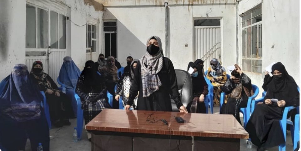 Today Balkh province ;

Afghan women are still protesting for their rights of Education, Work and Freedom.

To the world: stand with Afghan women now than later.
#StandWithAfghanWomen
#LetAfghanGirlsLearn