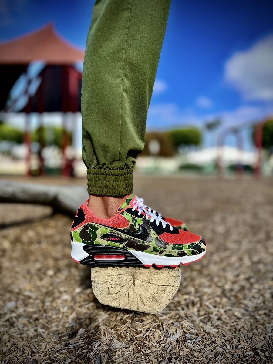 Brand new week y’all. Let’s give 90’s a run. I still need to add the orange camo to complete the pack, but I think this colorway is my favorite. #KOTD AM 90 ‘Reverse Duck Camo’. 
Have a wonderful Monday Fam 🖤
#snkrsandscrubs #wearfigs
#snkrsliveheatingup 
#yoursneakersaredope