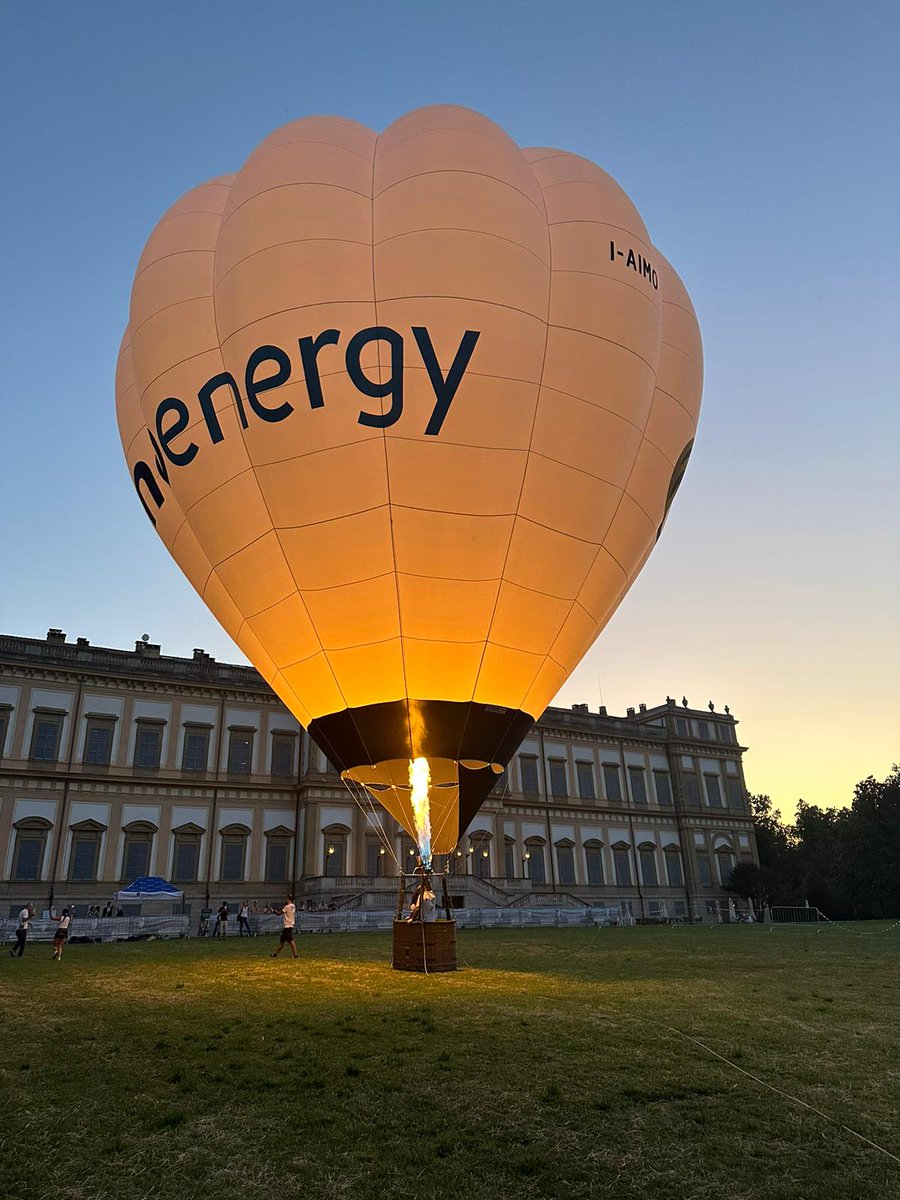 Bellissimo il weekend passato nei giardini del Parco di Monza insieme ad <a href="/unoenergy/">UnoEnergy</a> per festeggiare l'apertura del punto di vendita di Carate Brianza. Tante famiglie hanno volato con noi ammirando la <a href="/reggiadimonza/">Reggia di Monza</a> da una prospettiva privilegiata!

#emozione #cultura #emozione
