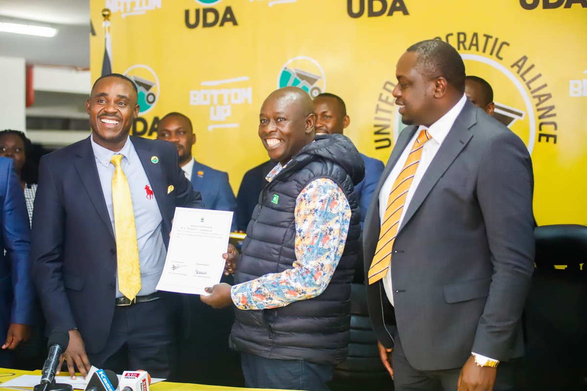 Cleophasmalala's tweet photo. Welcomed the Deputy President H.E Hon. Rigathi Gachagua at the Party headquarters. Issued him also with the party member  compliance certificate. 

UDAs goal is to grow the biggest political movement in the continent  that carries the aspirations of the common man https://t.co/pXIR32IPKx