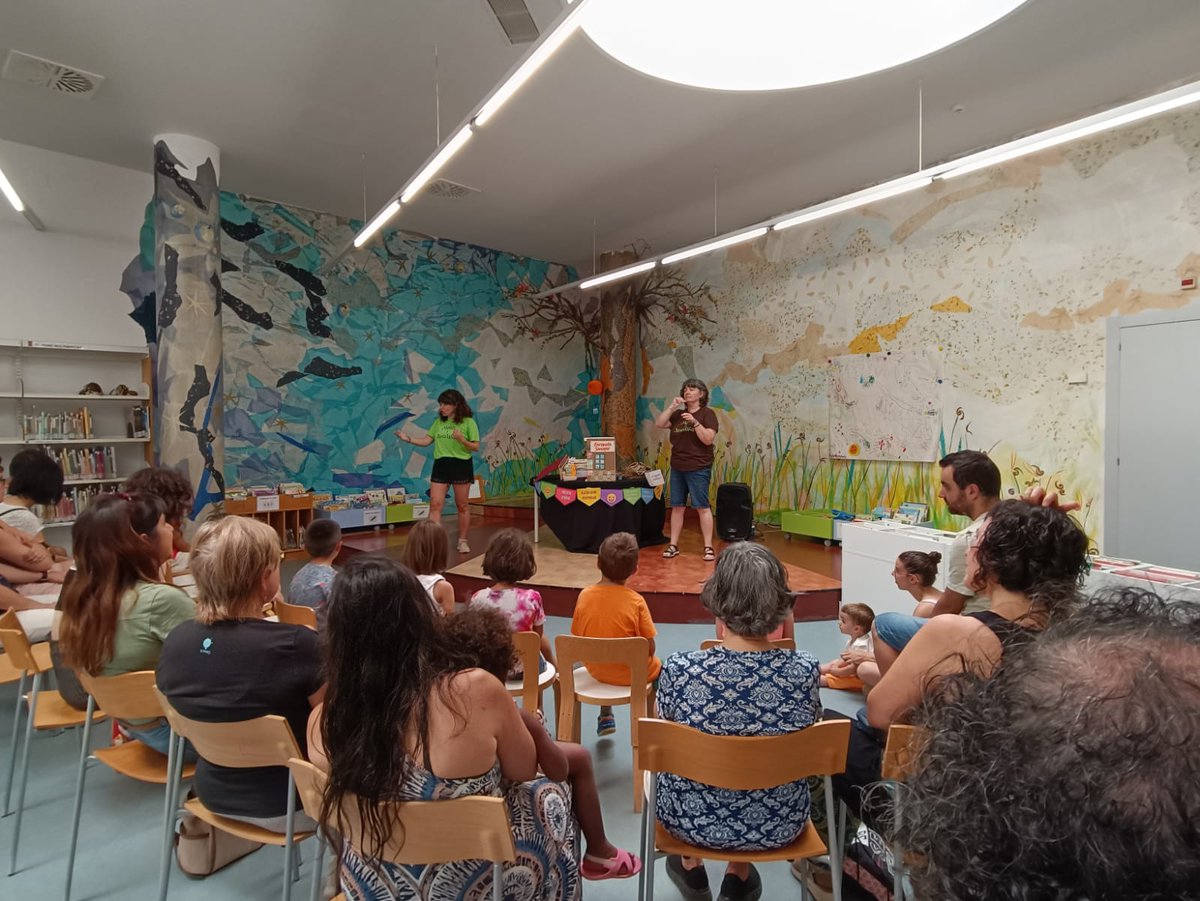 scgramenet's tweet photo. 3a sessió del cicle de contes solidaris "Rodamons" a la Biblioteca Central
Aquesta tarda la cooperativa de cultura i lleure @Mentaixocolata ens presenten “Enriqueta Sensepor”
#SCCoopera #DDHH #FonsJoanGomis #Rodamons https://t.co/0WBOgmoRB9