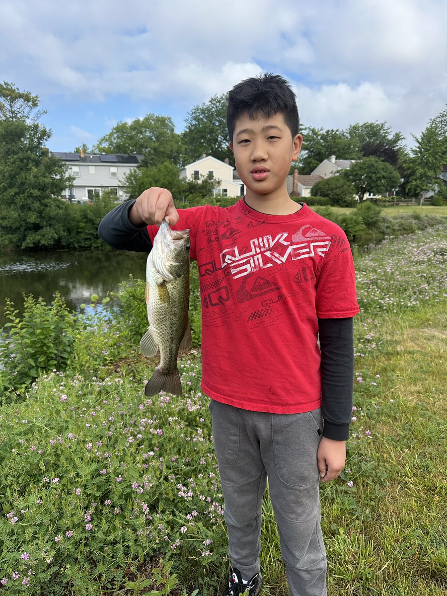 MSNorthPE1's tweet photo. The fishing was on today @D73Hei  around the @VHParkDistrict @District_73 @HawthornMSN73 🎣🐟 https://t.co/OPu0nRGf8z
