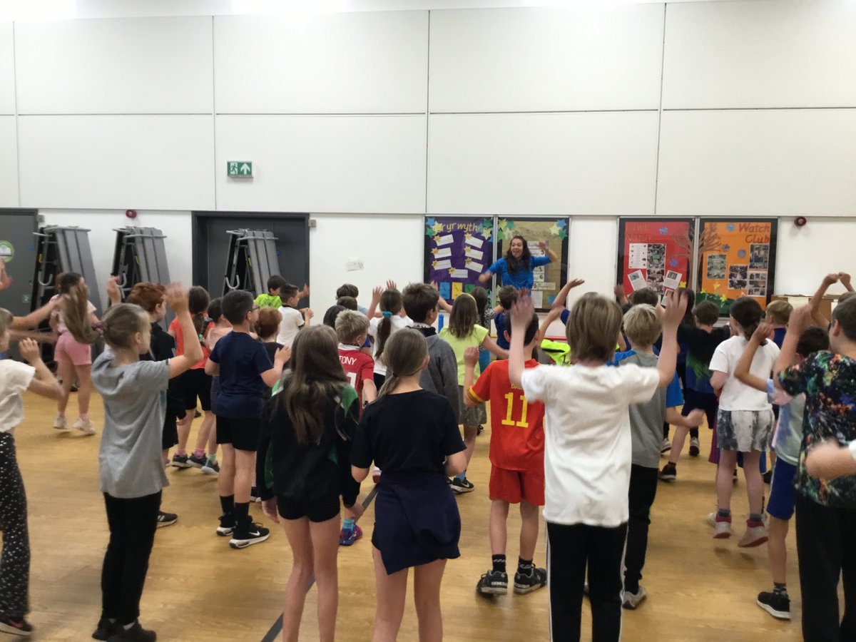 WyeHay's tweet photo. Day 1 of Healthy Week kicked off with Zumba with the wonderful Anny! We also had a fantastic workshop with St John's Ambulance, learning CPR, the recovery position, &amp; what to do in an emergency.#lifeskills #healthylife https://t.co/vKCzqyd56U