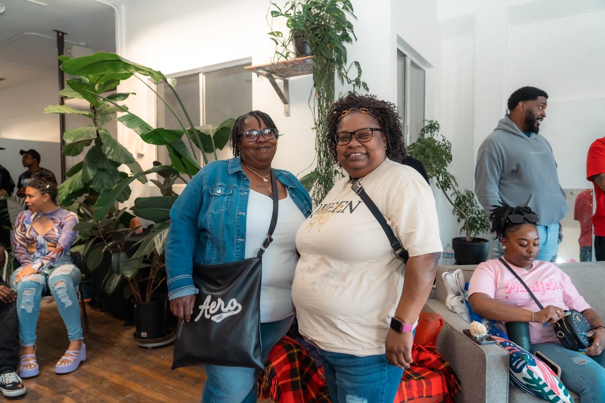 jazzynightsbay's tweet photo. Jazzy Nights 
“Porch Talk” was another successful evening of beautiful people and great artistry. 
Thank you to everyone who was able to attend and thank you to all the artist who came out and put it on! See you guys next month! 
📸: @_B707 https://t.co/ueyOXIregQ