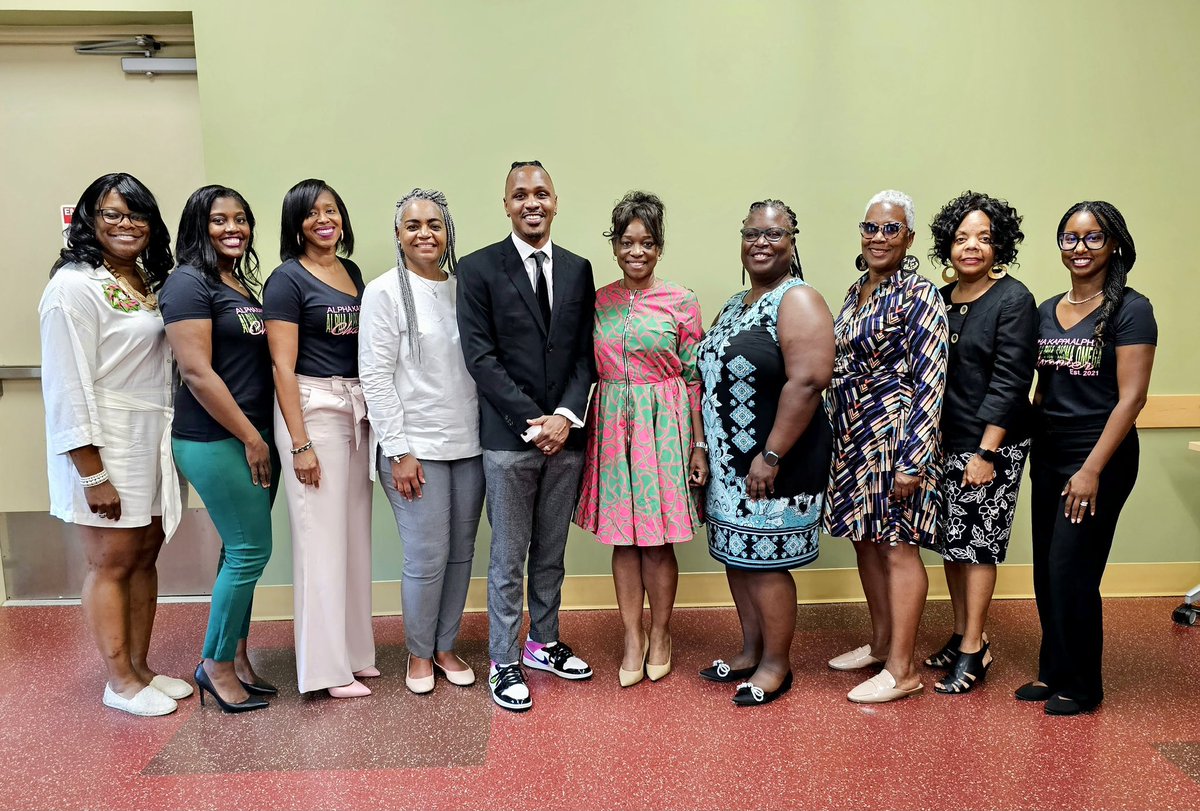 Join us in congratulating our Youth Leadership Institute graduates and 2023 Scholarship winners!!!
Thank you to our guest speaker, Pastor Stephawn Lindsay, for imparting tools to unlock a successful tomorrow. 
Tomorrow starts today!!
#AKA_AASO
#EmpowerOurFamilies
#SoaringwithAKA