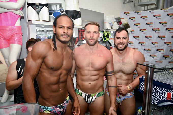 La Noche del Orgullo en CDMX @MoskoUnderwear sorprendió con un COCTELMODEL en su Boutique Zona Rosa.
