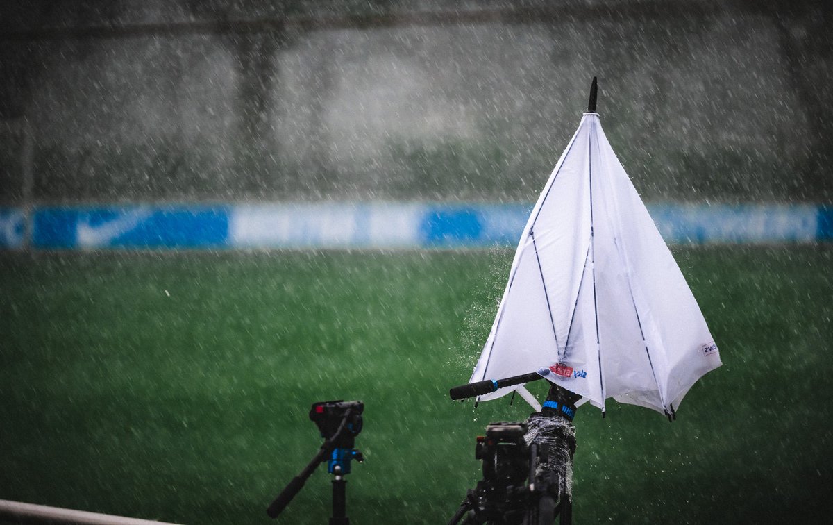 El mal clima no permitió el primer entrenamiento al aire libre. El equipo trabaja bajo techo y mañana dará inicio a los entrenamientos a las 10:00 CEST. 💪 

#HaHoHe