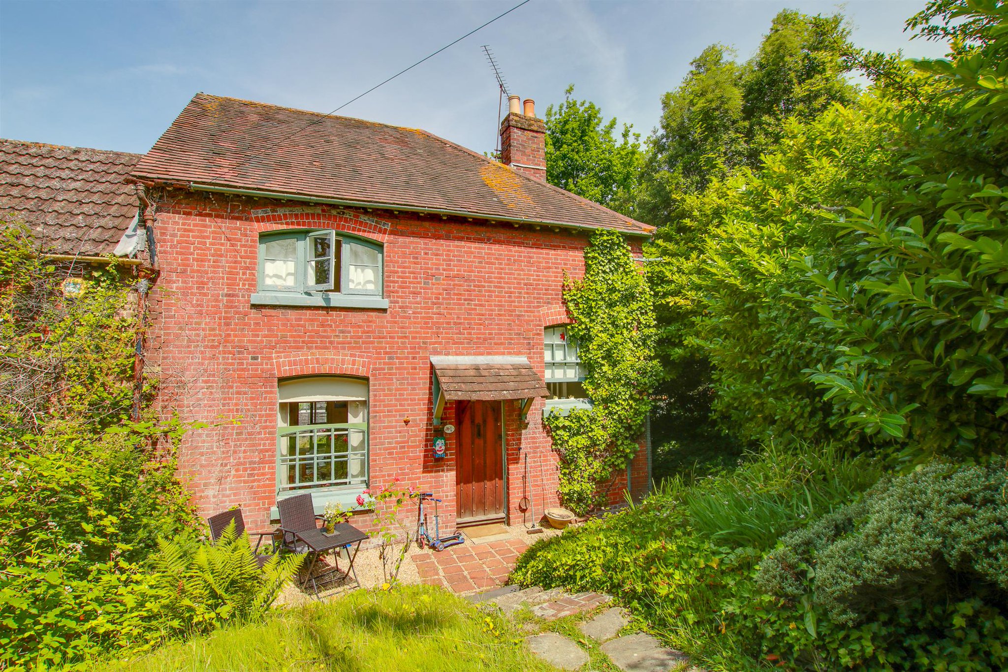 Field Palmer Estate Agents on Twitter "Nestled behind mature hedge and