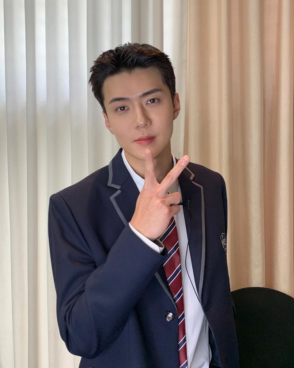 sehunpastry's tweet photo. re-elected as the mayor of idgafville 12 times, 8 time idgafathon gold medallist, chairman of the irdgaf committee https://t.co/O7kXfAnuPC