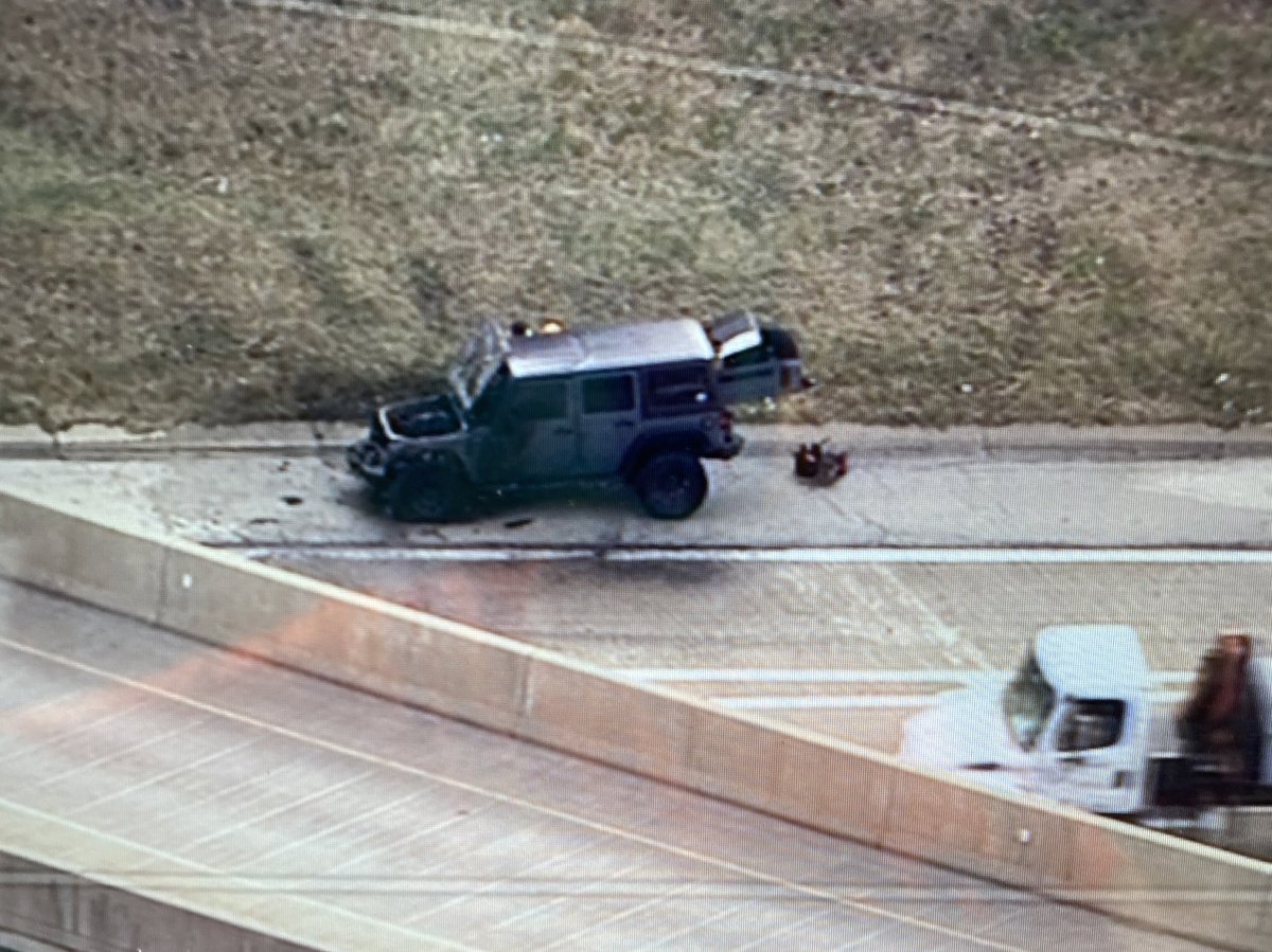 JHudsontraffic's tweet image. #Alsip - A car fire is out and on the right shoulder Northbound Tri-State at Cicero, but traffic is solid from past 147th.