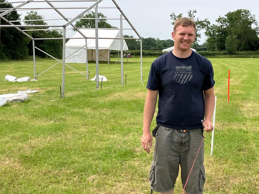 It's all go on the Show field this week - let's hear it for the boys today! We give you 'Operation Hanbury Countryside Show'. Still time to get discounted tickets here: hanburyshow.ticketsrv.co.uk/tickets/16
#volunteer #setup #showtime #WorcestershireHour