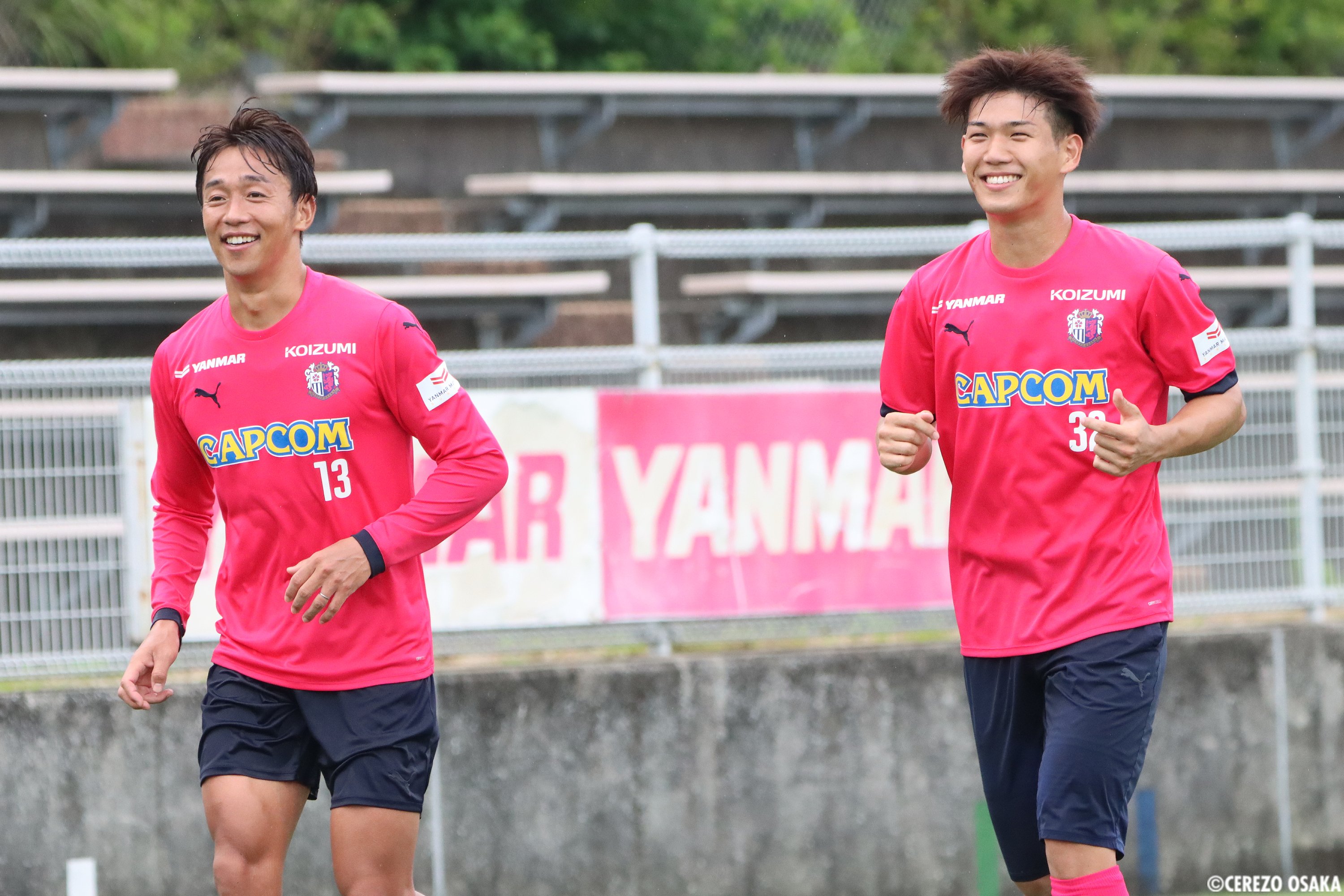 サッカーウェア　セレッソ大阪　サイン入り　インナーシャツ　清武弘嗣　山口蛍　など サッカーウェアセレッソ大阪サイン入りインナーシャツ清武弘嗣