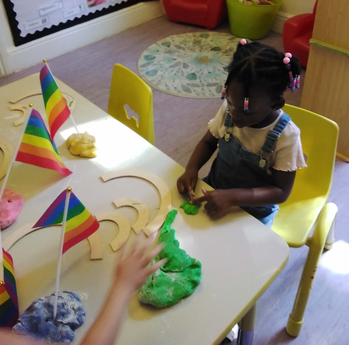 JancettGroup's tweet image. Our Ross Road Gardens nursery, Orange room’s Core Book is ‘Who are you’. They children have been drawing who they are using lots of different colours to be expressive #Pride2023  #corebook #nursery #childcare #earlyyears #jancettcommunityofnurseries