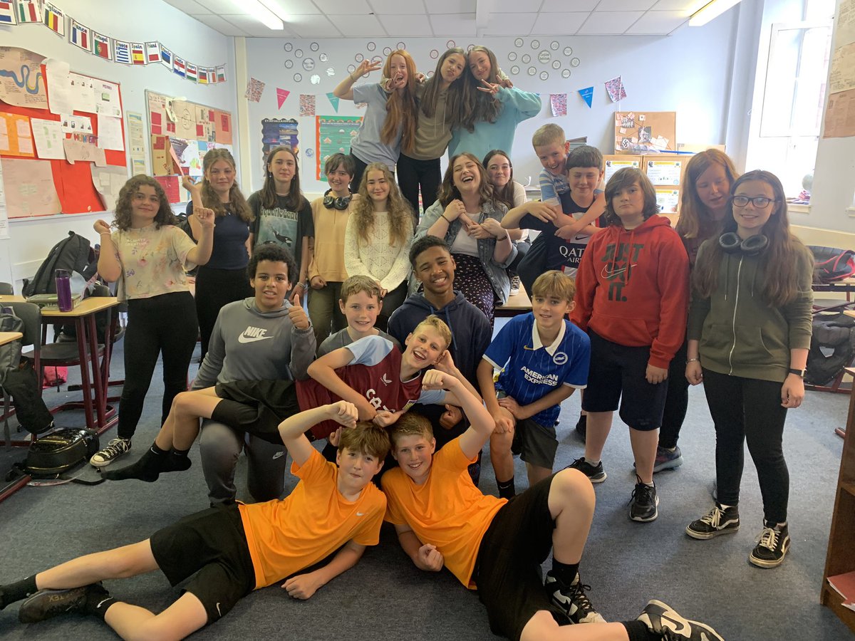 Happy first day of the summer holidays 🎉 feeling all the feels as I look back at photos from my last day @HyndlandSec <a href="/HyndlandSocSub/">Hyndland Social Studies</a> saying goodbye to my amazing S1 class 1L 🤍✨there were tears, hugs, just dance and karaoke-a lovely send off! Will miss you all so much 😭🤍